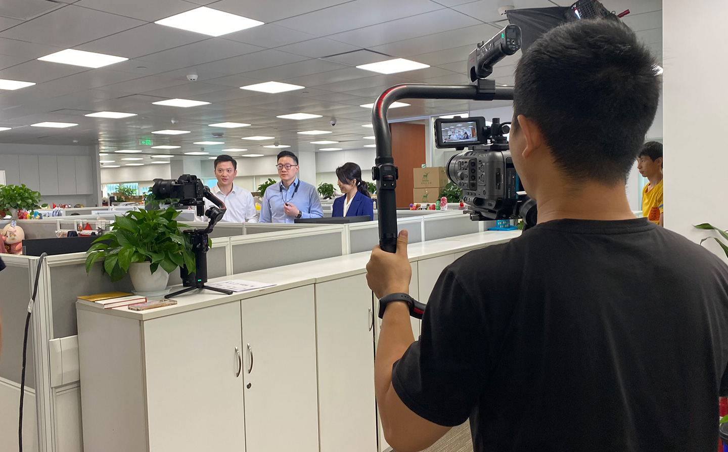 上海宣傳片拍攝公司的高質(zhì)量宣傳片的拍攝包含哪些環(huán)節(jié)？